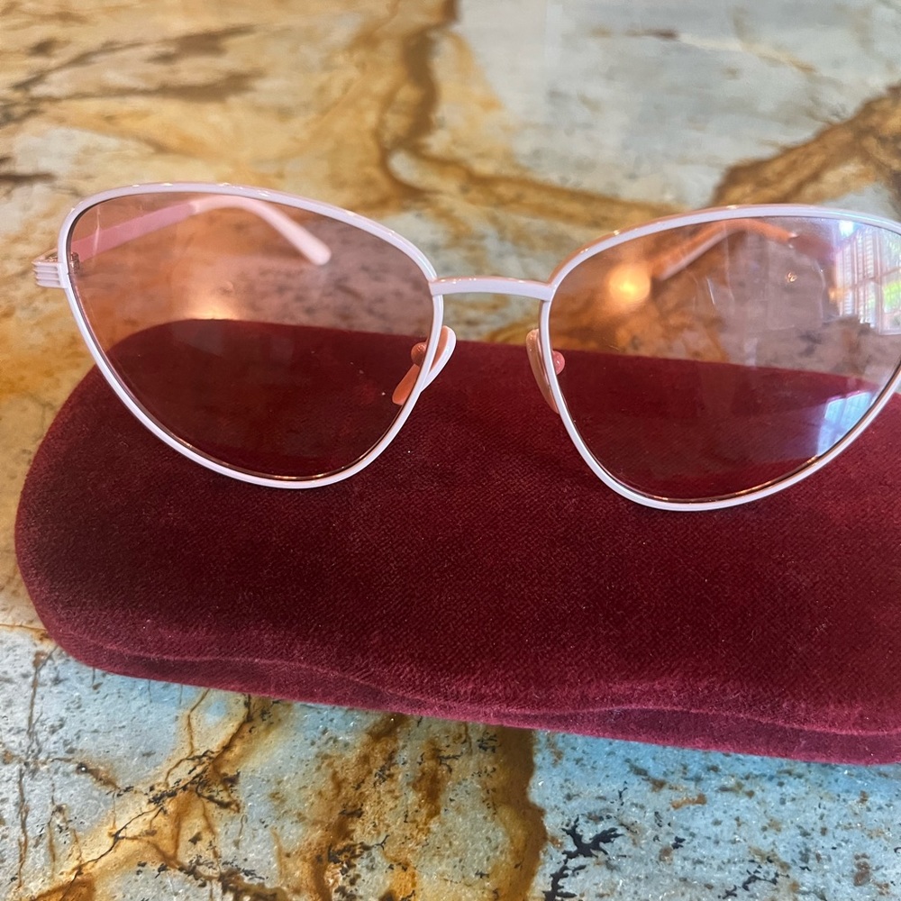 Gucci Heart/Cat Eye Sheer Pink Sunglasses with case